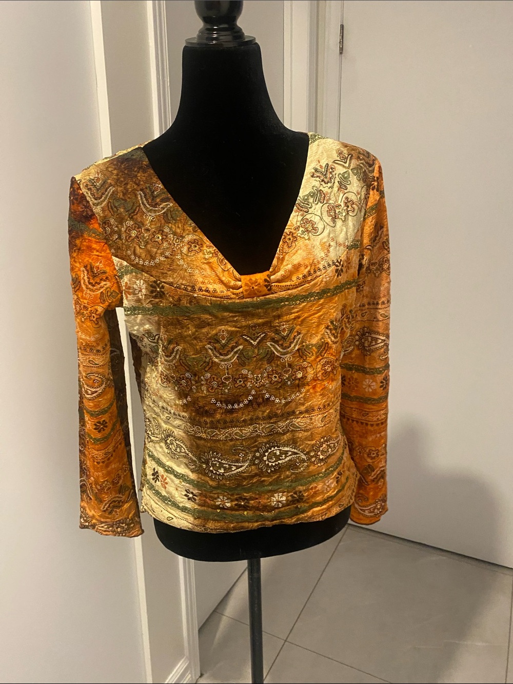 Y2K Ardoise Montreal V-Neck Long Sleeve Top in Orange Multi w Sparkle Size Large